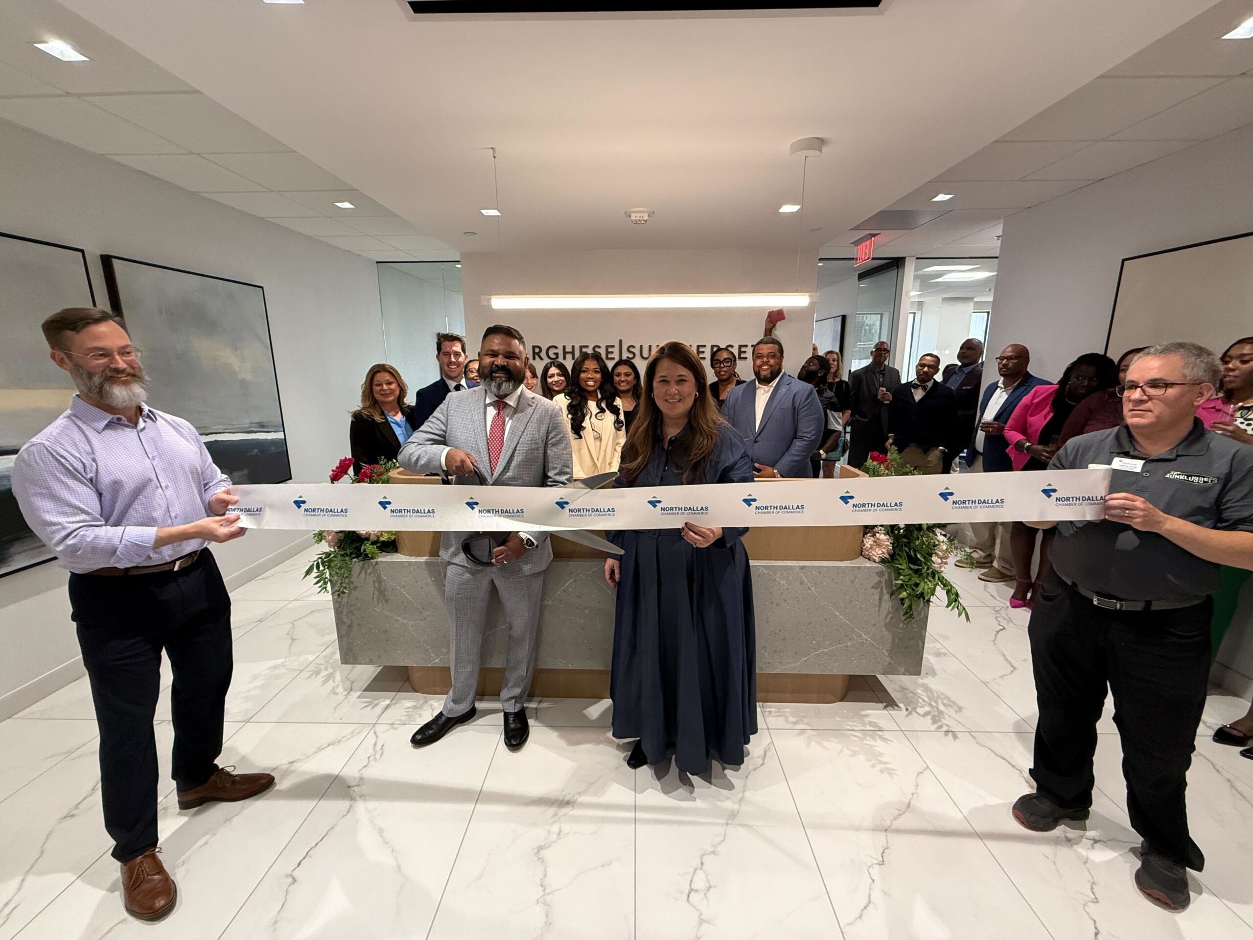 VS Cuts Ribbon at New Dallas Location
